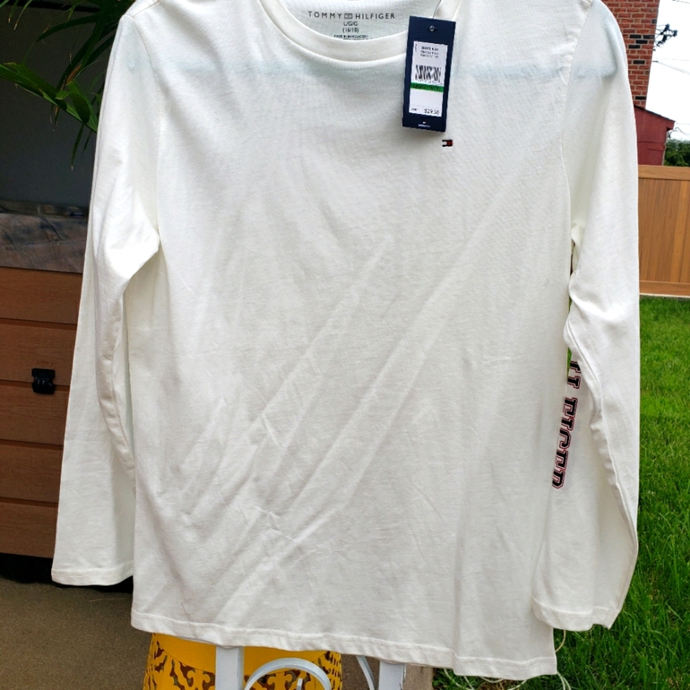 Tommy Hilfiger long sleeves pullover.